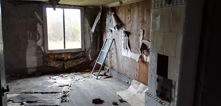Why Selling a Distressed House Through Traditional Methods Fails in Lancaster